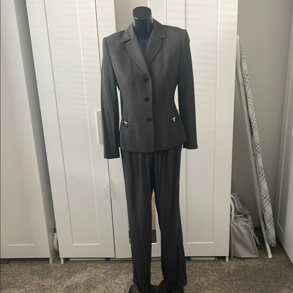 Elegant Gray Women's Suit Set